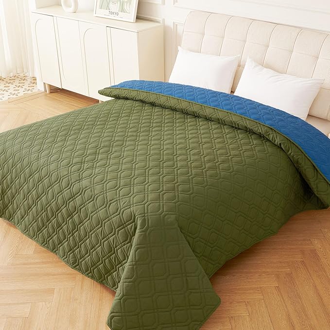 hyha Waterproof Dog Bed Blanket, Soft Dog Bed Cover Pet Blankets, Washable Couch Sofa Cover for Dogs, Reversible Pet Sofa Covers for Furniture (82x82 Inch, Green/Navy Blue)
