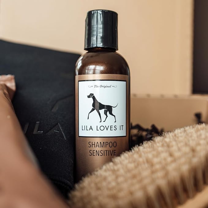 Shampoo Sensitive for Dogs - Dog Shampoo with Aloe Vera, Almond Oil, Calendula and Camomile, moisturizing, Soothing and Gentle, 250 ml