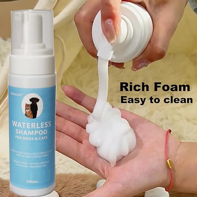 Waterless No Rinse Dog Shampoo, Dry Shampoo for Dogs with Silicone Brush, PH-Balanced Dry Shampoo Foam for Dogs & Cats, Clean Moisturizes Skin & Deodorizes Coat with Fresh Smell