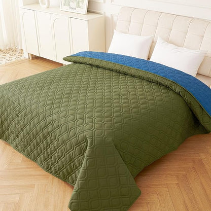 hyha Waterproof Dog Bed Blanket, Soft Dog Bed Cover Pet Blankets, Washable Couch Sofa Cover for Dogs, Reversible Pet Sofa Covers for Furniture (82x82 Inch, Green/Navy Blue)